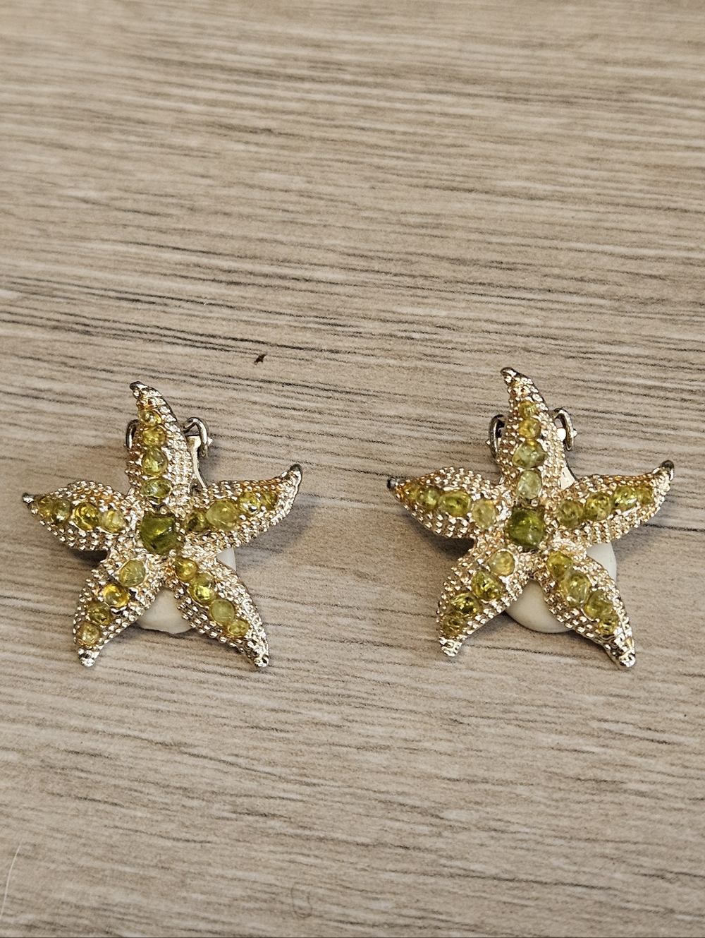 Vintage Starfish Clip-on Earrings Textured Gold-tone Green Rhinestones